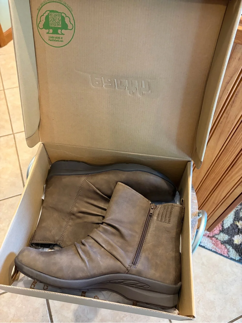 Earth Women's Brown Ankle Boots 1